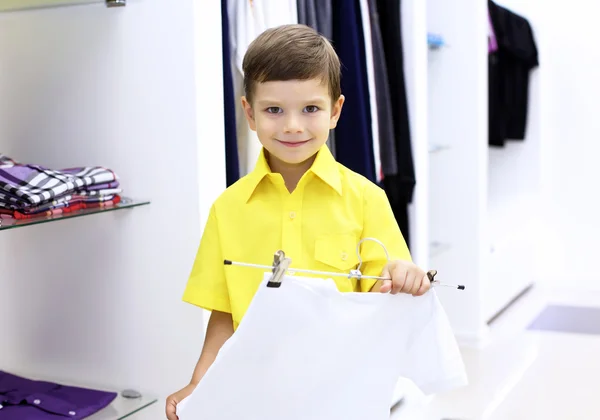 Little boy doing shopping — Stock Photo, Image