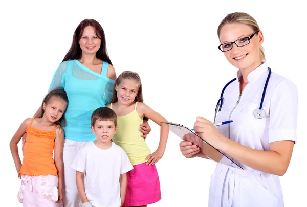아이 들과 함께 가족과 의사 — 스톡 사진