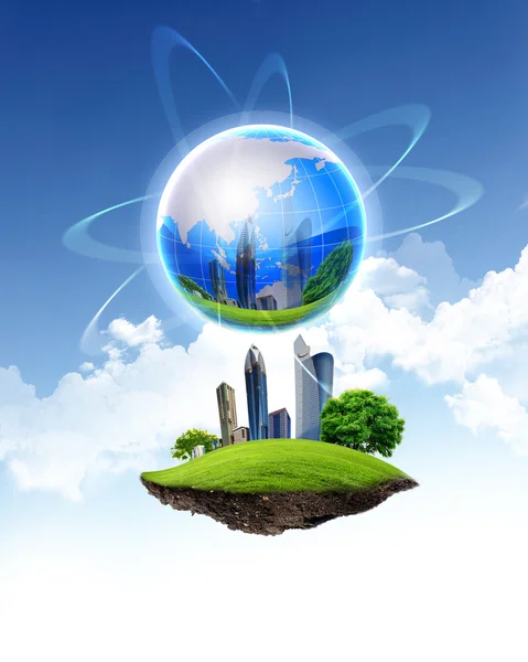 Grüner Planet gegen blauen Himmel und saubere Natur — Stockfoto