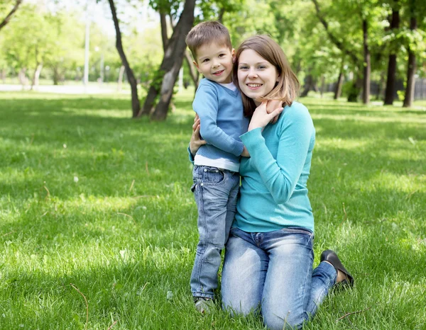 Portrait of mother with son outdoor — Stock Photo, Image