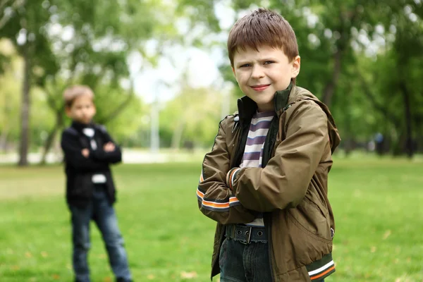 Boy with a friend in the green park — Stock Photo, Image