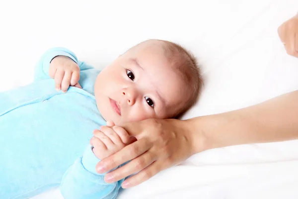 Porträtt av ett spädbarn pojke — Stockfoto