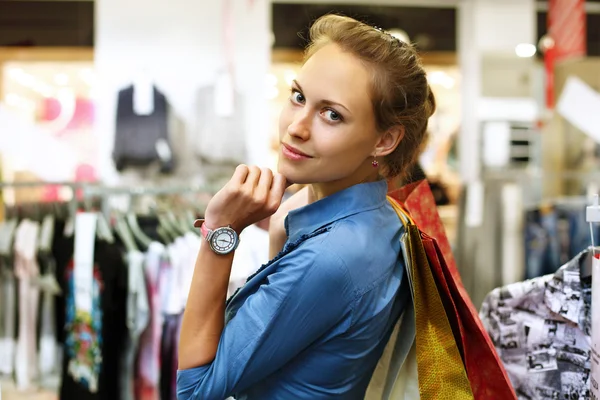 Young girl buying clothes — Stock Photo, Image