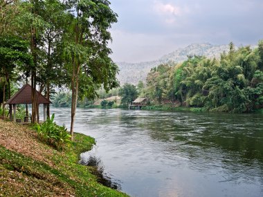 Tayland river khwae yai akşamı