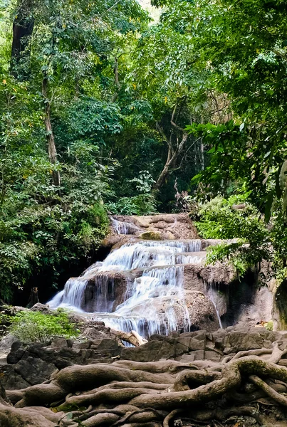 Wasserfall im Dschungel — Stockfoto