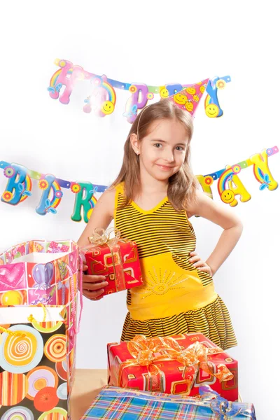Aniversário menina e presentes — Fotografia de Stock