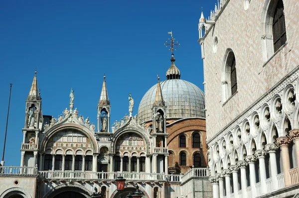 Famous venetian Patriarchal Basilica of Saint Mark — Zdjęcie stockowe