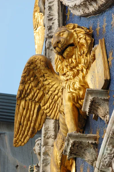 Szobra arany san marco oroszlán - szimbólum, Velence, Olaszország — Stock Fotó