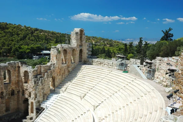 Ruínas do anfiteatro antigo na colina da Acrópole, Atenas, Grécia — Fotografia de Stock