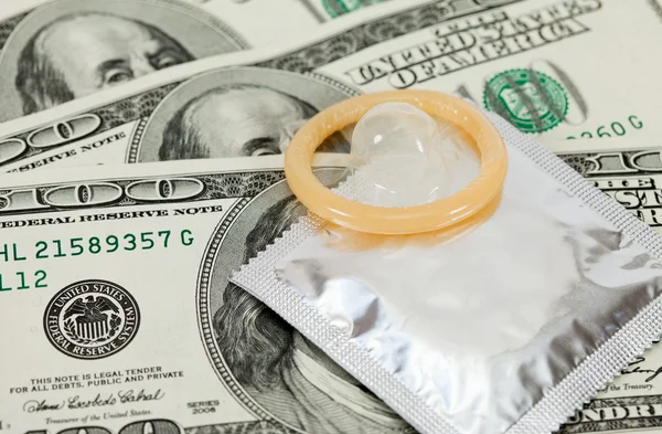 Prezerwatywy z pieniędzy — Zdjęcie stockowe