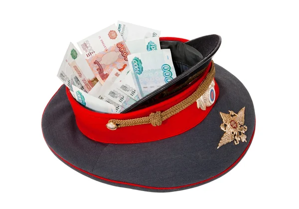 Поліцейська шапка з грошима на білому тлі — стокове фото