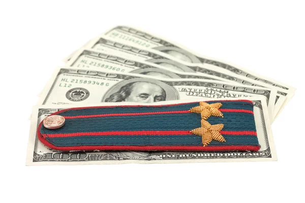 Alça de ombro da polícia russa e dinheiro — Fotografia de Stock