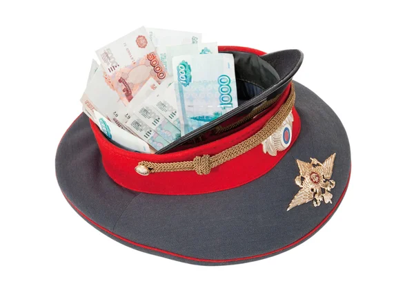Boné de polícia com dinheiro em fundo branco — Fotografia de Stock