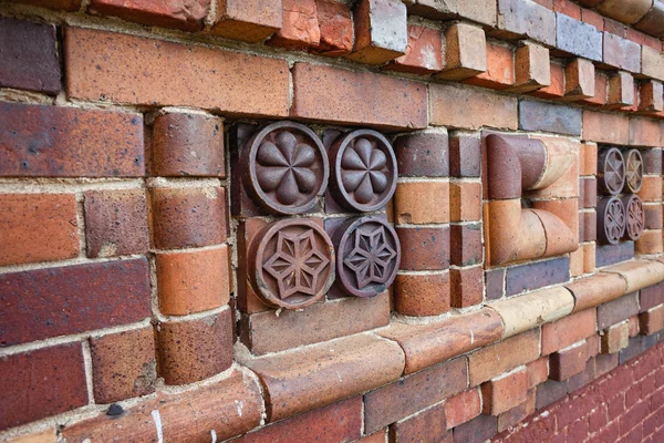 오래 된 벽돌 벽 패턴 조각 — 스톡 사진