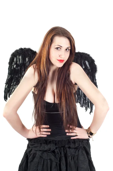 黒い翼を持つ美しいブルネットの女性 — ストック写真