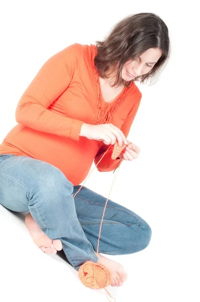 Portrait of pretty pregnant woman knitting — Stock Photo, Image
