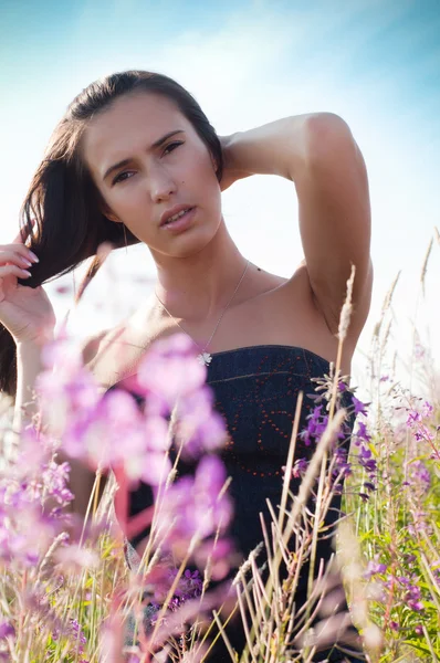 Beautiful brunette woman — Stock Photo, Image