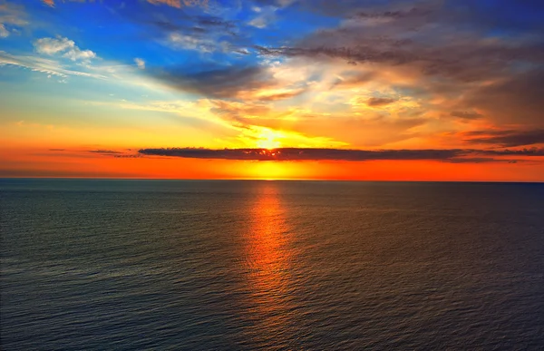 Puesta de sol sobre el mar — Foto de Stock