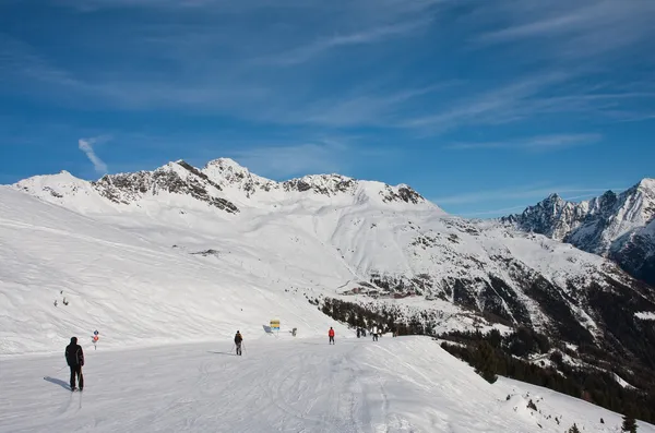 Na stoki ośrodka narciarskiego Sölden. Austria — Zdjęcie stockowe