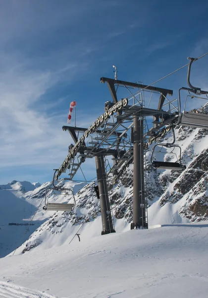 道具滑雪升降机。solden 的度假村酒店。奥地利 — 图库照片