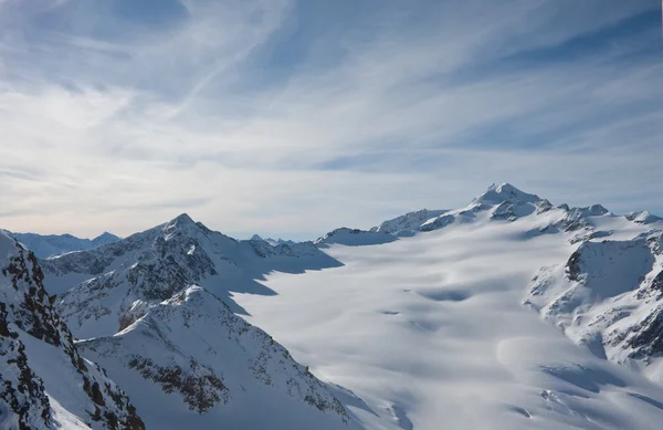 Montanhas sob neve no inverno. Alpes. Solden. Áustria — Fotografia de Stock