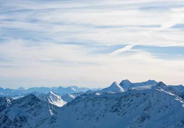Hory pod sněhem v zimě. Alpy. Solden. Rakousko — Stock fotografie