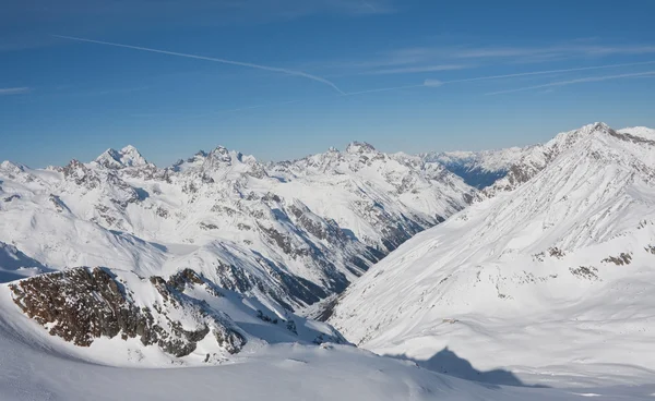 Montanhas sob neve no inverno. Alpes. Solden. Áustria — Fotografia de Stock