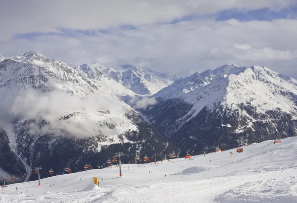 På sluttningarna av skidorten Sölden. Österrike — Stockfoto