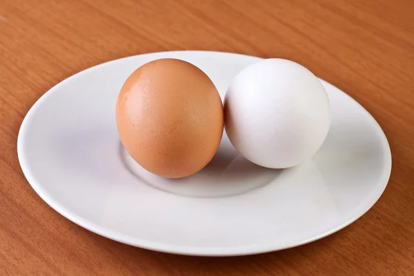 Ovos no prato — Fotografia de Stock