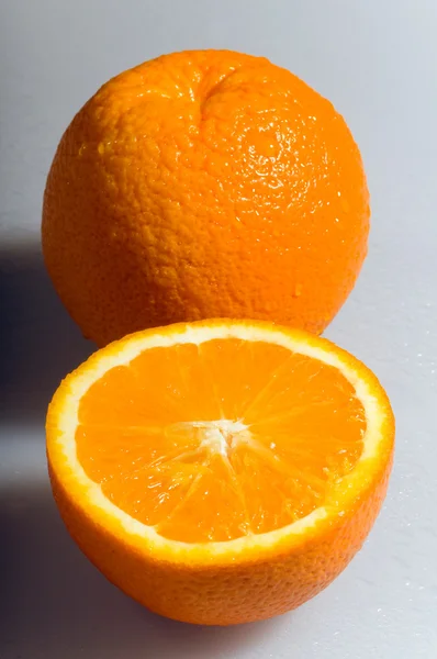 两个新鲜橙子 — 图库照片