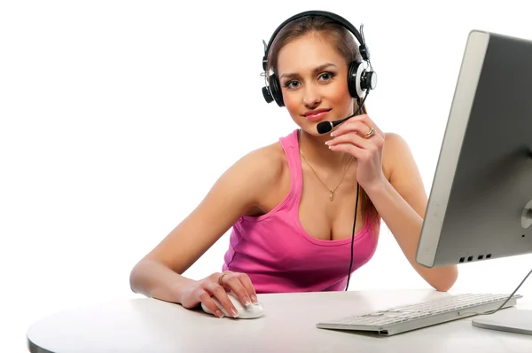 Pretty girl works on a computer — Stock Photo, Image