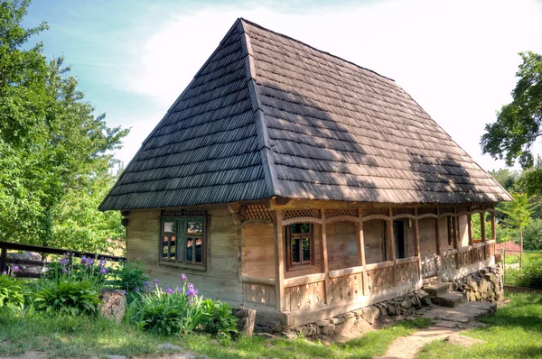 Antigua casa de madera — Foto de Stock