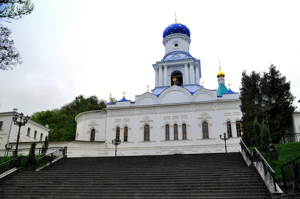 Sviato-pokrovska 教堂的 sviatohirsk 修道院 — 图库照片