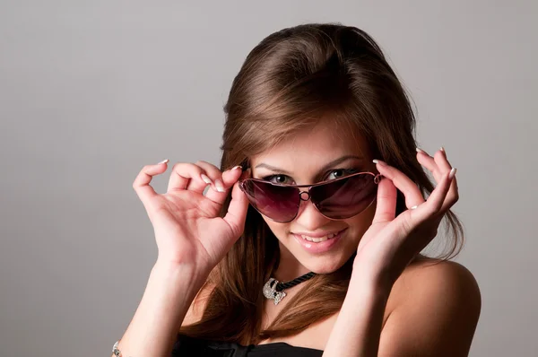Kvinna bär glasögon — Stockfoto