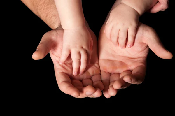 父亲和孩子的手 — 图库照片