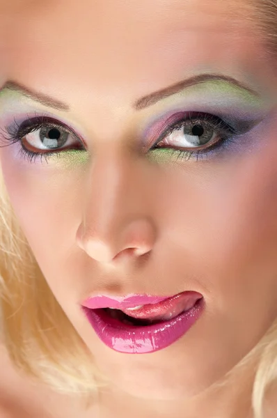 明亮的粉色嘴唇的女人 — 图库照片