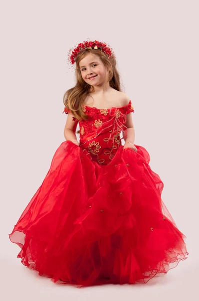 赤いドレスの女の子 — ストック写真