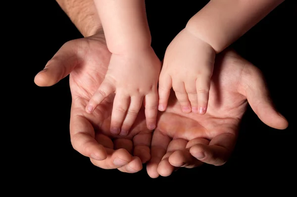 Τα χέρια του πατέρα και παιδιού — Φωτογραφία Αρχείου