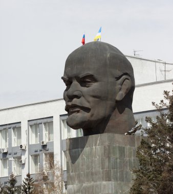 en büyük anıt vladimir lenin