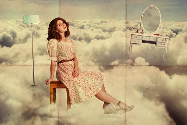 Kunstcollage. Schönheit junge Frau am Himmel — Stockfoto
