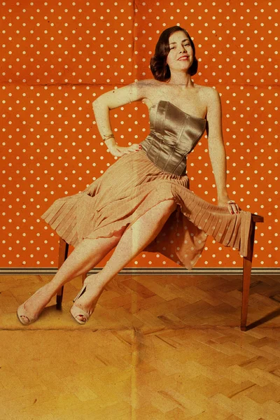 Beautiful woman in retro room — Stock Photo, Image