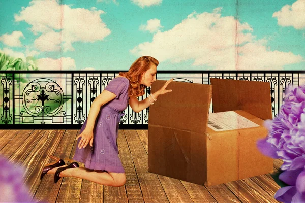 Mulher bonita com caixa — Fotografia de Stock
