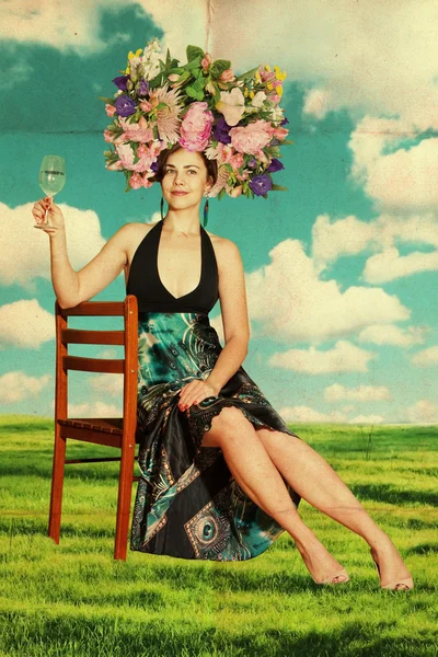 Mulher bonita com flores na cabeça, colagem de arte — Fotografia de Stock