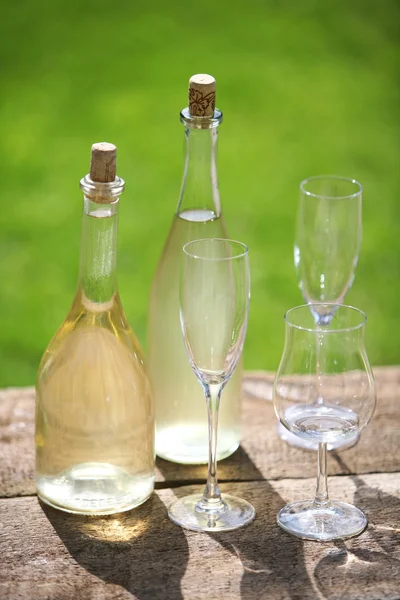 Dandelion wine — Stock Photo, Image