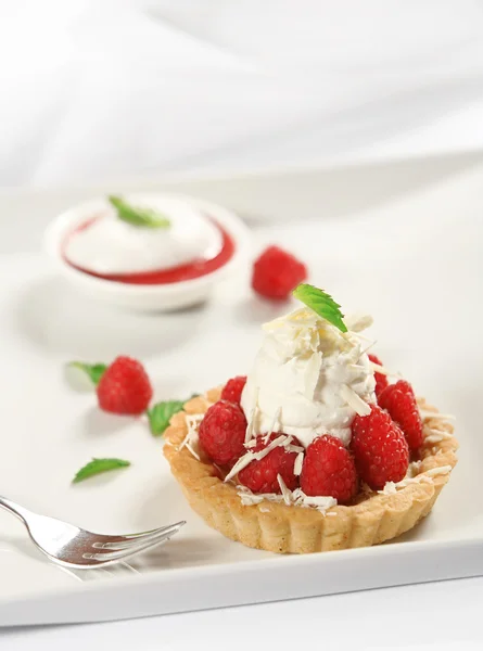 Cupcake with fresh berries — Stock Photo, Image