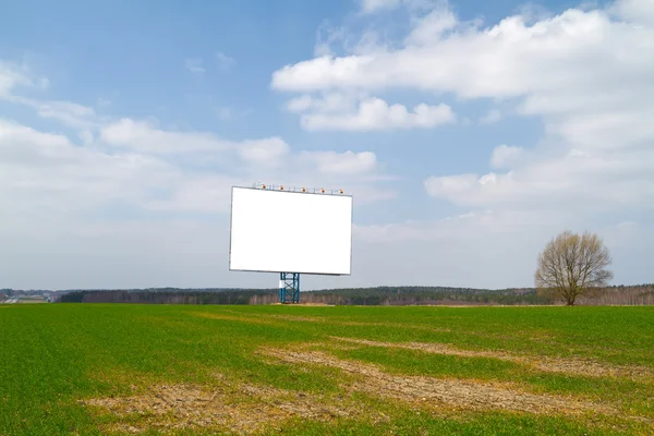 Billboard v jarní pole — Stock fotografie