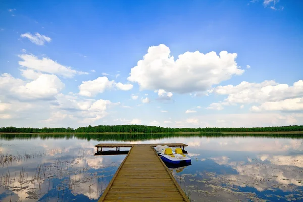 Zomer lake, pierce — Stockfoto