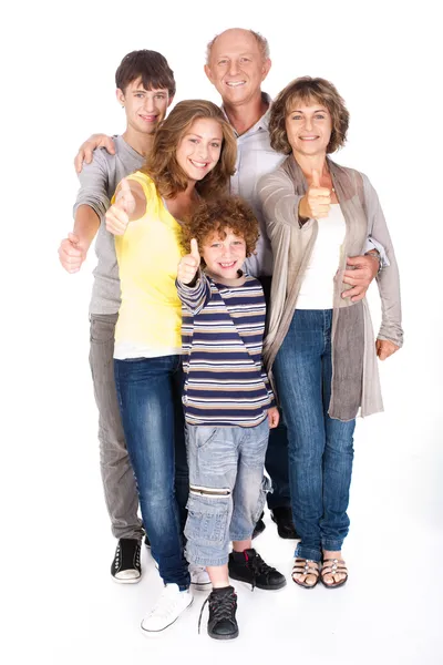 Tummen upp familjen poserar i stil — Stockfoto