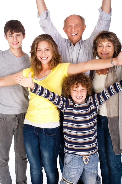 Счастливая семья из пяти человек с маленьким ребенком — стоковое фото