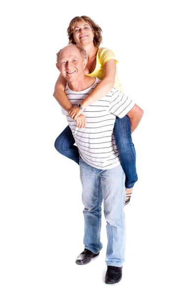 Starší muž dává žena na záda — Stock fotografie